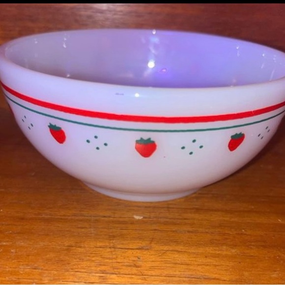 Vintage Termocrisa Milk Glass Strawberry Bowls (2) - Picture 2 of 2